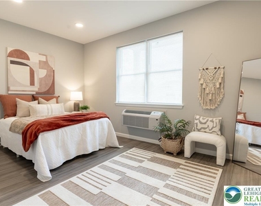 948 N Front Street - Photo Thumbnail 12