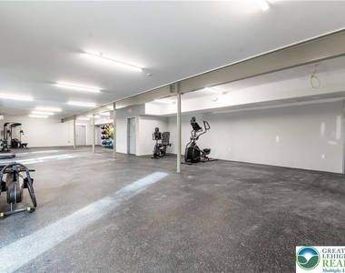 948 N Front Street - Photo Thumbnail 23