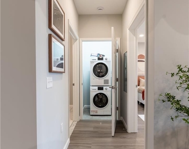 948 N Front Street - Photo Thumbnail 18