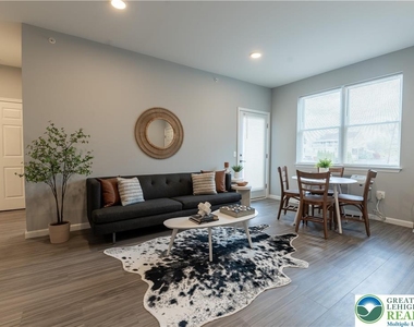 948 N Front Street - Photo Thumbnail 5
