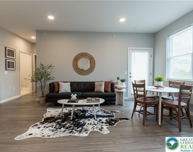 948 N Front Street - Photo Thumbnail 2