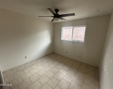 2901 Beachcomber Avenue - Photo Thumbnail 6