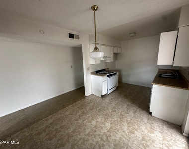 2901 Beachcomber Avenue - Photo Thumbnail 2