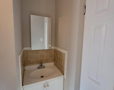 3909 Harrison Avenue - Photo Thumbnail 7