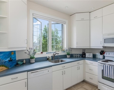156 Kelsey Place - Photo Thumbnail 13