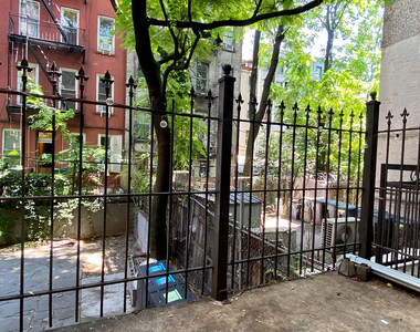 St Marks Place - Photo Thumbnail 7