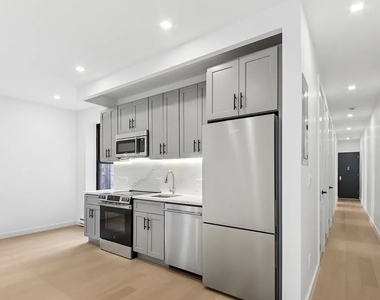 184 Claremont Avenue - Photo Thumbnail 4