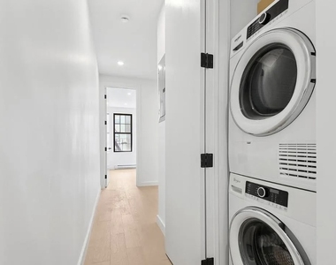 184 Claremont Avenue - Photo Thumbnail 5