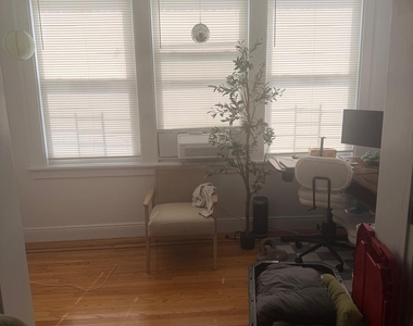 Courter Avenue - Photo Thumbnail 7