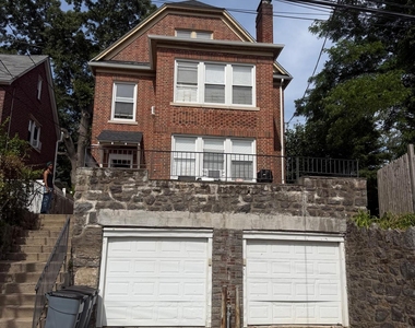 Courter Avenue - Photo Thumbnail 14