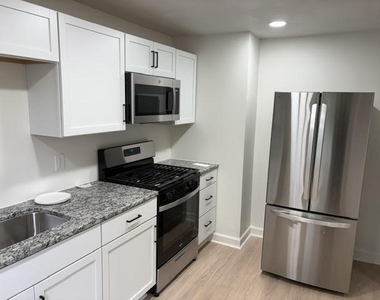 1615 Manhattan Street - Photo Thumbnail 2