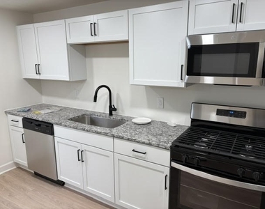 1615 Manhattan Street - Photo Thumbnail 3