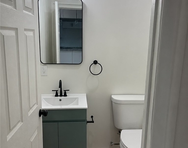 1615 Manhattan Street - Photo Thumbnail 5