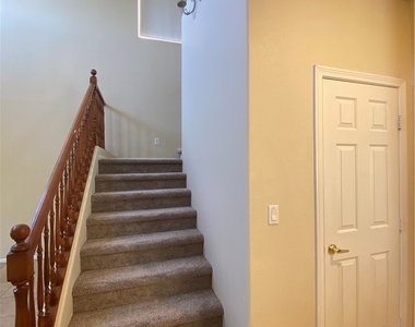 5980 Fidenza Avenue - Photo Thumbnail 15