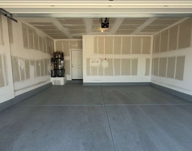 4717 Woodland Avenue - Photo Thumbnail 37