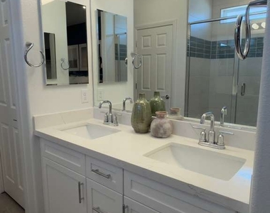4717 Woodland Avenue - Photo Thumbnail 31