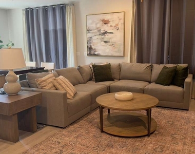 4717 Woodland Avenue - Photo Thumbnail 7