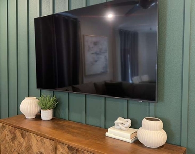 4717 Woodland Avenue - Photo Thumbnail 8