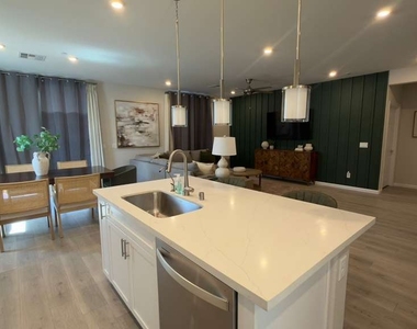 4717 Woodland Avenue - Photo Thumbnail 12