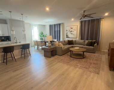 4717 Woodland Avenue - Photo Thumbnail 5