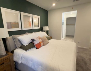 4717 Woodland Avenue - Photo Thumbnail 24