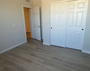 4717 Woodland Avenue - Photo Thumbnail 19