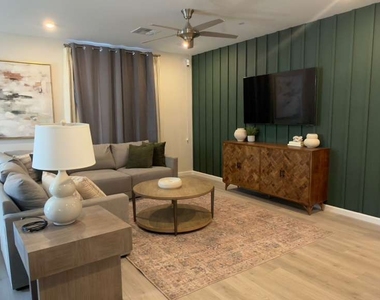 4717 Woodland Avenue - Photo Thumbnail 6