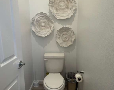 4717 Woodland Avenue - Photo Thumbnail 29