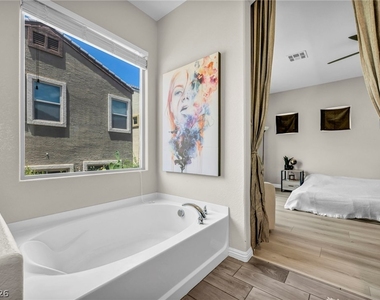 6777 Byron Bay Court - Photo Thumbnail 14