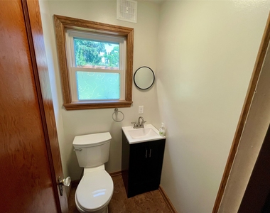 2727 Hall Street - Photo Thumbnail 11