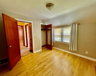 2727 Hall Street - Photo Thumbnail 3