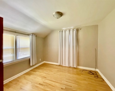 2727 Hall Street - Photo Thumbnail 4