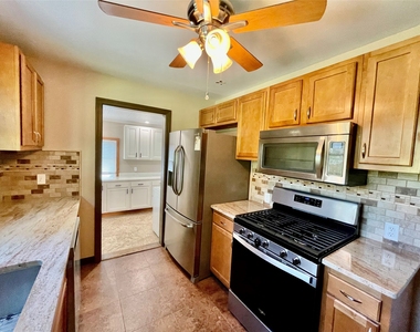 2727 Hall Street - Photo Thumbnail 16