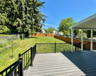 2727 Hall Street - Photo Thumbnail 12