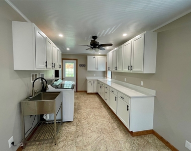 2727 Hall Street - Photo Thumbnail 21