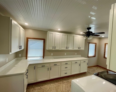 2727 Hall Street - Photo Thumbnail 20