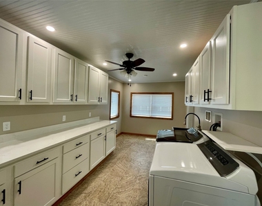 2727 Hall Street - Photo Thumbnail 22