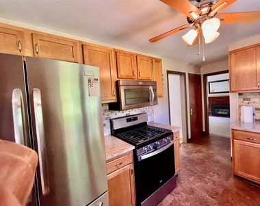 2727 Hall Street - Photo Thumbnail 17