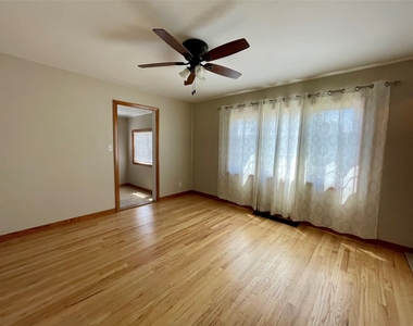 2727 Hall Street - Photo Thumbnail 25