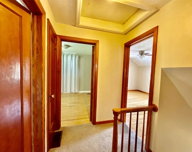 2727 Hall Street - Photo Thumbnail 7