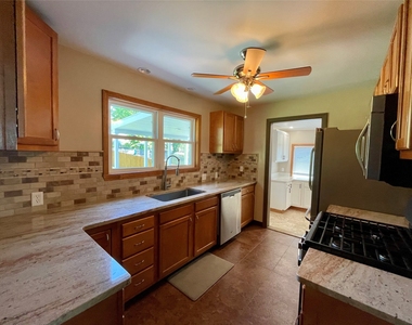 2727 Hall Street - Photo Thumbnail 19