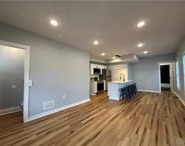 128 Caroline Avenue - Photo Thumbnail 20