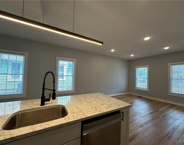 128 Caroline Avenue - Photo Thumbnail 35