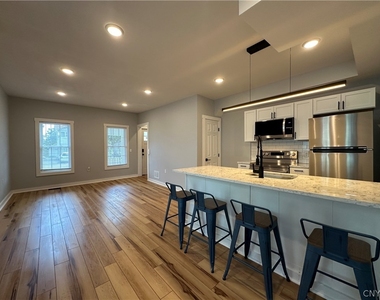 128 Caroline Avenue - Photo Thumbnail 4