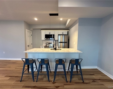 128 Caroline Avenue - Photo Thumbnail 8