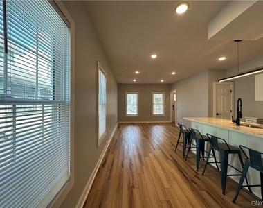 128 Caroline Avenue - Photo Thumbnail 15