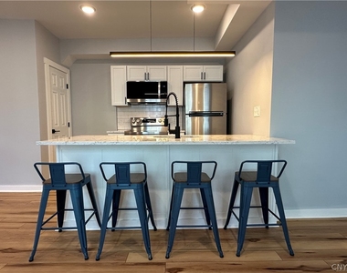 128 Caroline Avenue - Photo Thumbnail 3