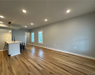 128 Caroline Avenue - Photo Thumbnail 21