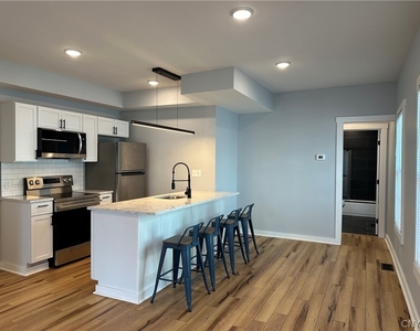 128 Caroline Avenue - Photo Thumbnail 2
