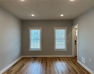 128 Caroline Avenue - Photo Thumbnail 17